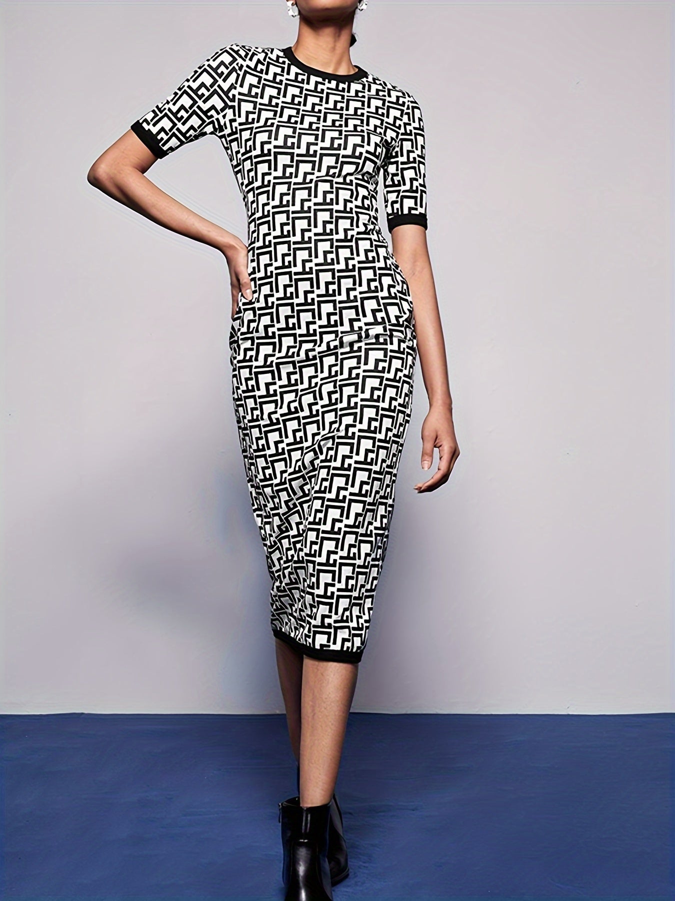 Geo Print Bodycon Dress with Contrast Trim and Short Sleeves